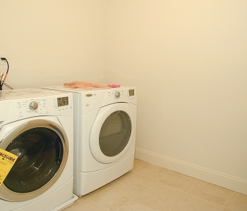 10 Benjamin Dr_Laundry room